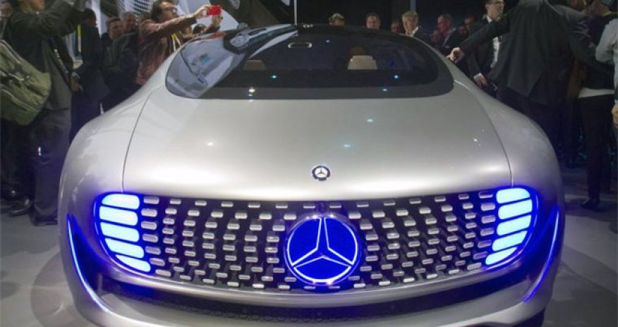 Mercedes dreams of turning the car into a luxury lounge