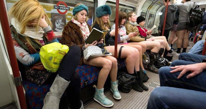 Metro çılpaq adamlarla dolub-daşdı - VİDEO+FOTOLAR