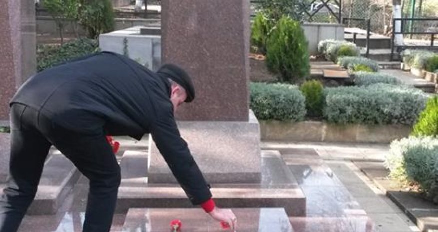 Могилы великих азербайджанцев в Тбилиси - Фото