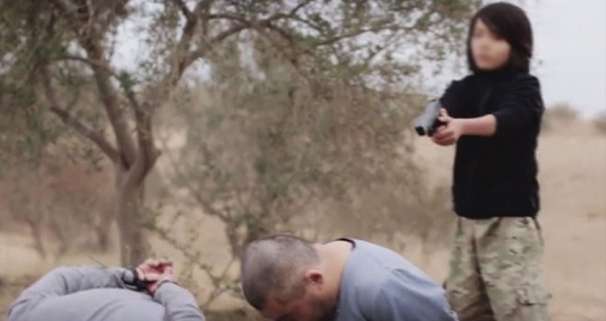 İŞİD-in uşaq cəlladı hər kəsi şoka saldı - VİDEO