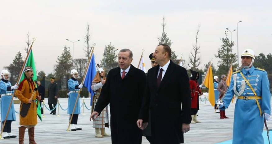 Erdoğan greets Aliyev with 16 costumed warriors, 'Resurrection Anthem’
