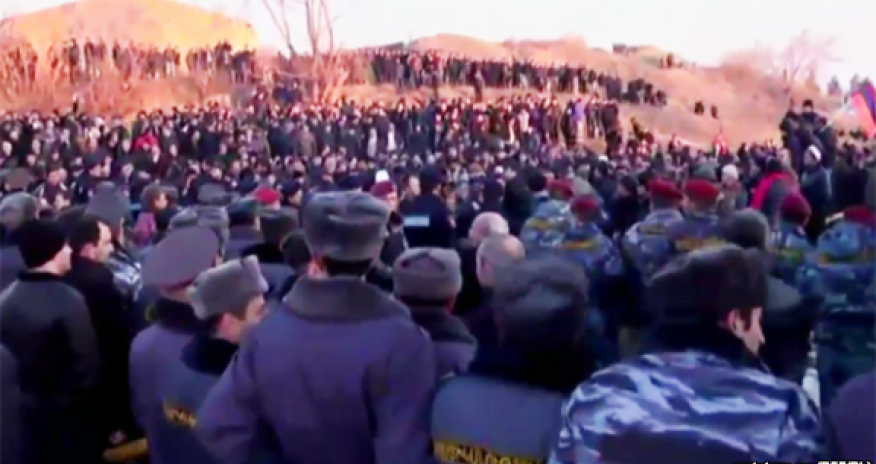 Armenians protest over Russian soldier accused of killing family