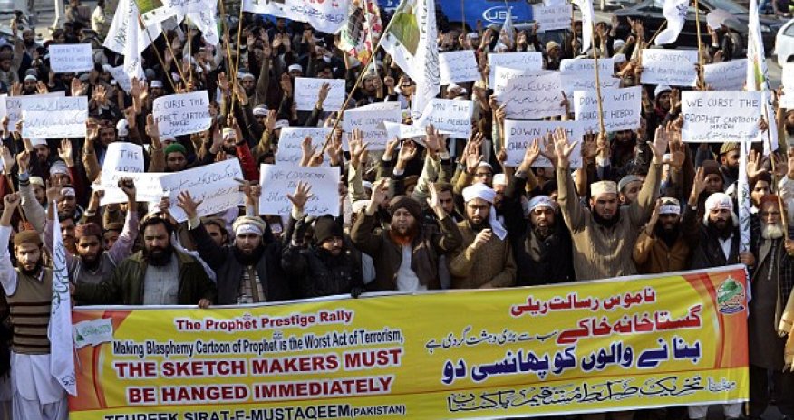 Pakistani Muslims demand death sentence for Charlie Hebdo staff