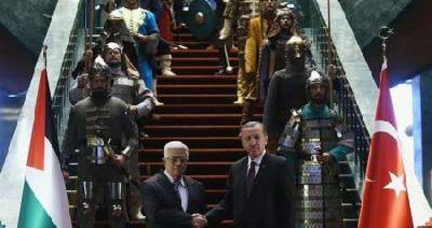 Эрдоган принимает лидеров в окружении тюркских воинов