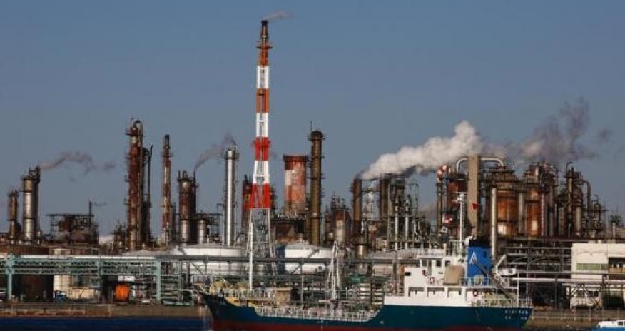 Brent crude inches above $48, but outlook remains weak