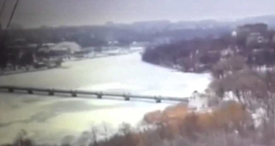 Видео падения снарядов в Донецке