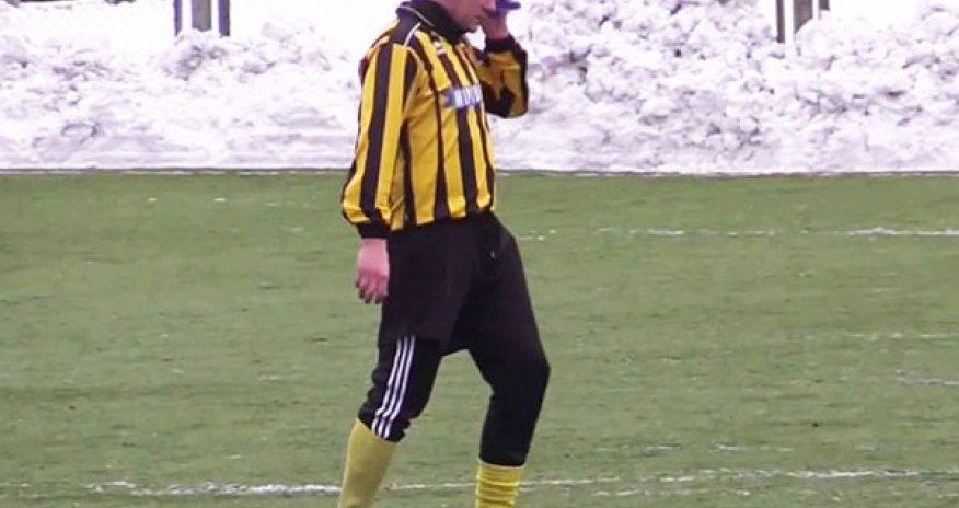 Телефонные переговоры футболиста во время матча