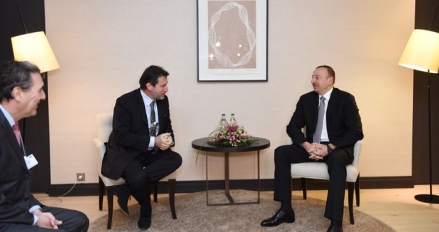 President Aliyev meets top Airbus manager in Davos