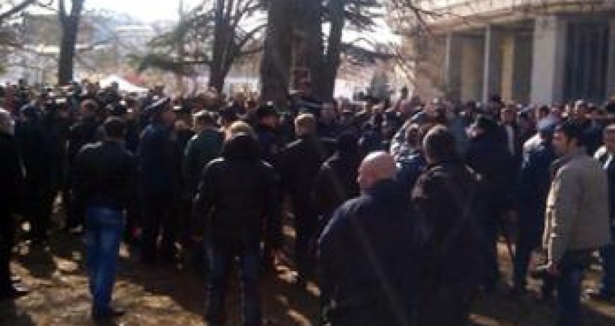 В России проходят  протесты против армян