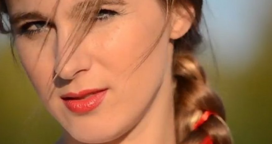 Девушка назвала его 