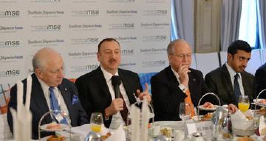 President Ilham Aliyev attends “Diversification strategies” roundtable