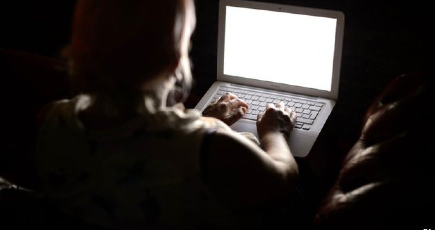 Ban racists from social media, anti-Semitism report says Twitter user