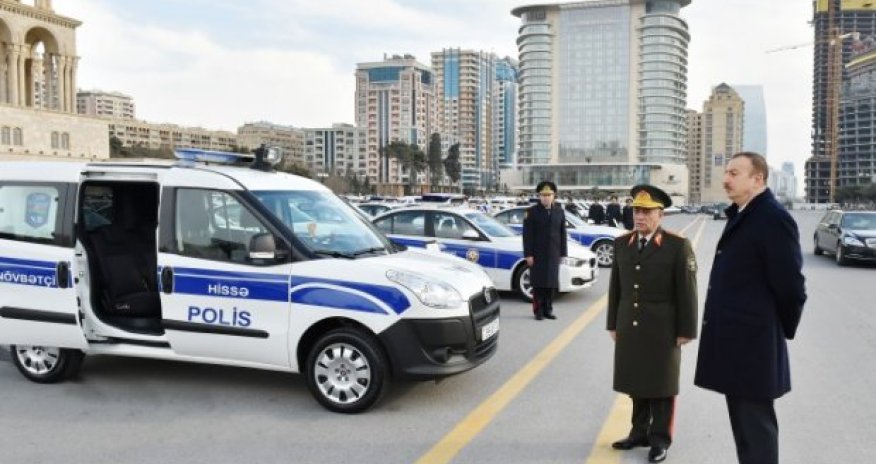İlham Əliyev yeni polis maşınları ilə tanış oldu - FOTOLAR