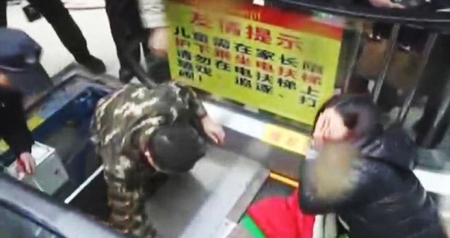 Every parents' nightmare at the shopping mall