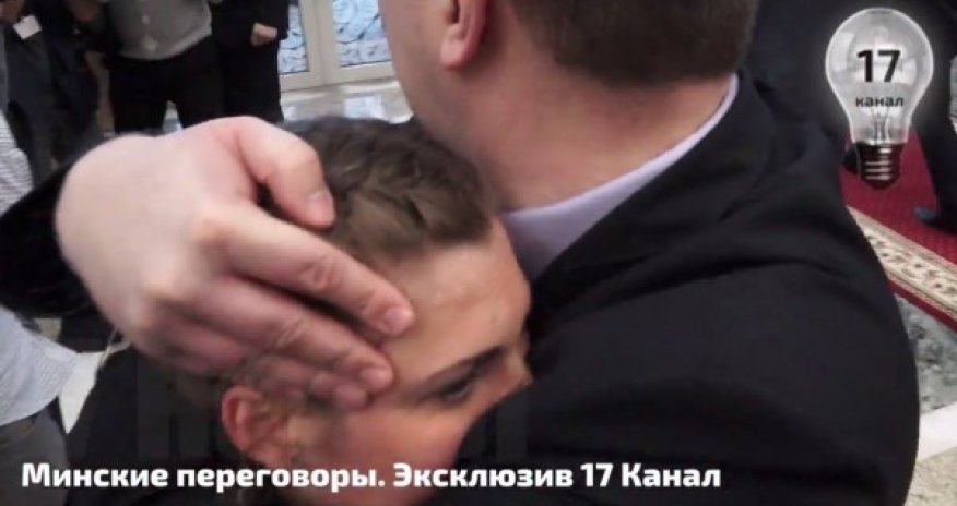 Телохранитель Лукашенко закрыл рот журналистке