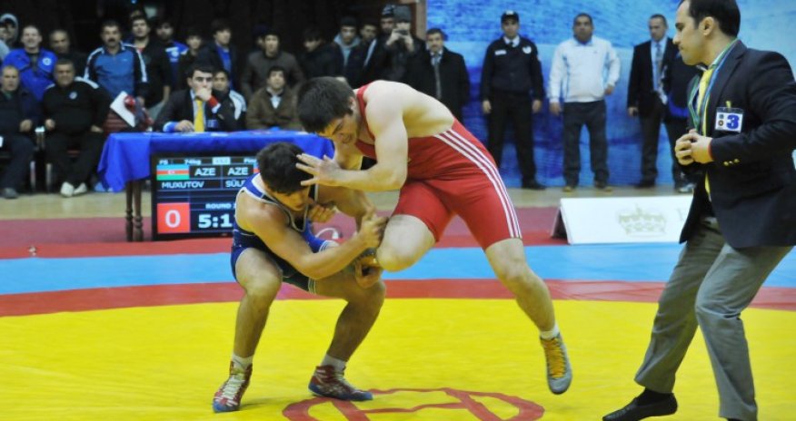 В Баку начался чемпионат по борьбе