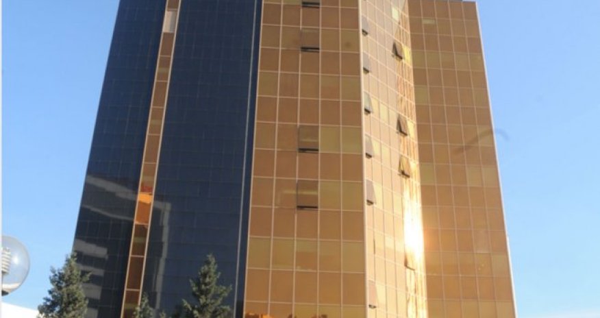 Azeri central bank abandons currency peg to U.S. dollar