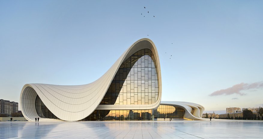 Heydər Əliyev Mərkəzi dünyanın qeyri-adi binaları sırasında – Fotolar