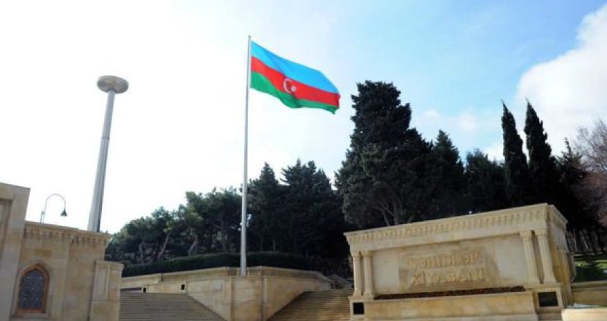 Посол США посетил Аллею Шехидов