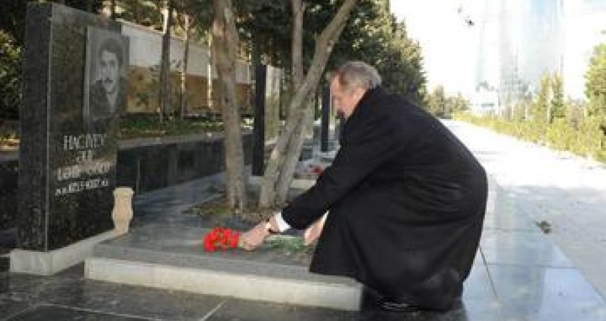US Ambassador to Azerbaijan visits Alley of Martyrs