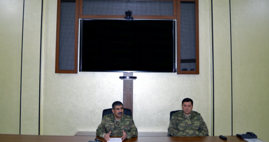 Azerbaijani Defense Minister holds meeting on frontline