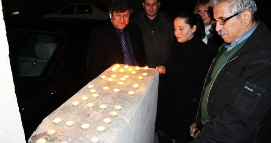 Elmar Hüseynov evində anıldı - Fotolar+Video