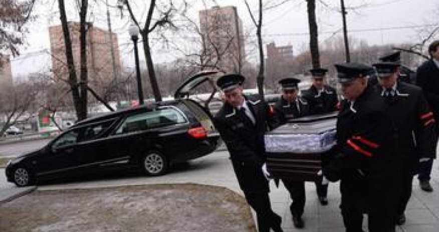 Russians bid farewell to murdered politician Nemtsov
