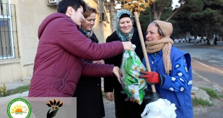 Bakıda maraqlı AKSİYA - Süpürgəçi qadınlara 8 mart hədiyyəsi