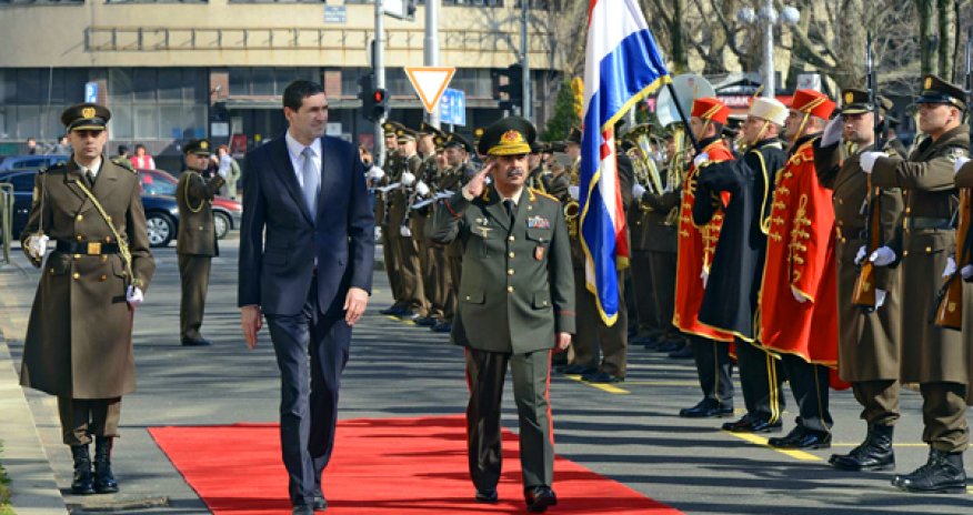 Azerbaijani Defense Minister arrives in Croatia on official visit