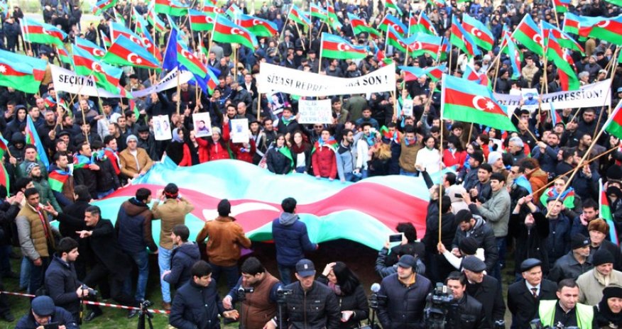 Oппозиция провела антикризисный митинг в Баку -  ОБНОВЛЕНО