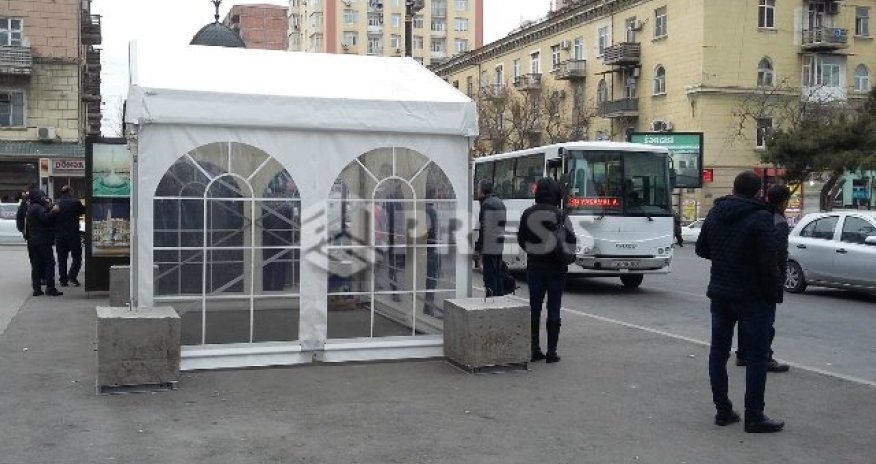 Странные палатки возле метро Баку