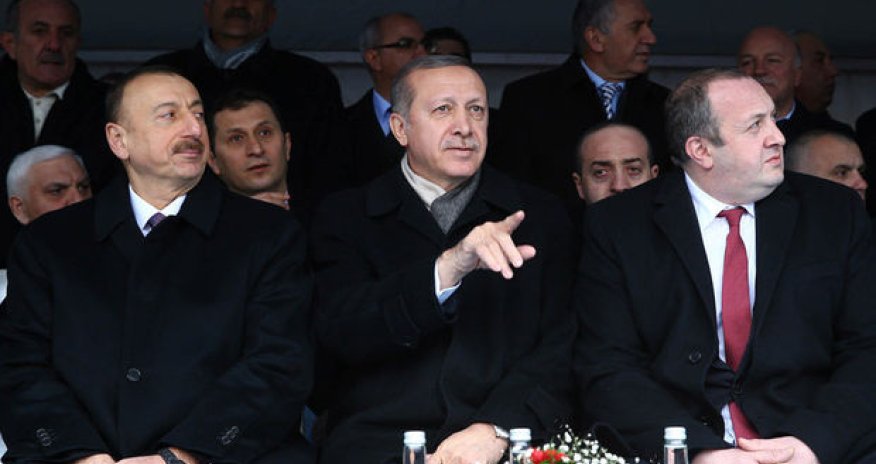 Ошибка протокольной службы во время встречи президентов в Карсе