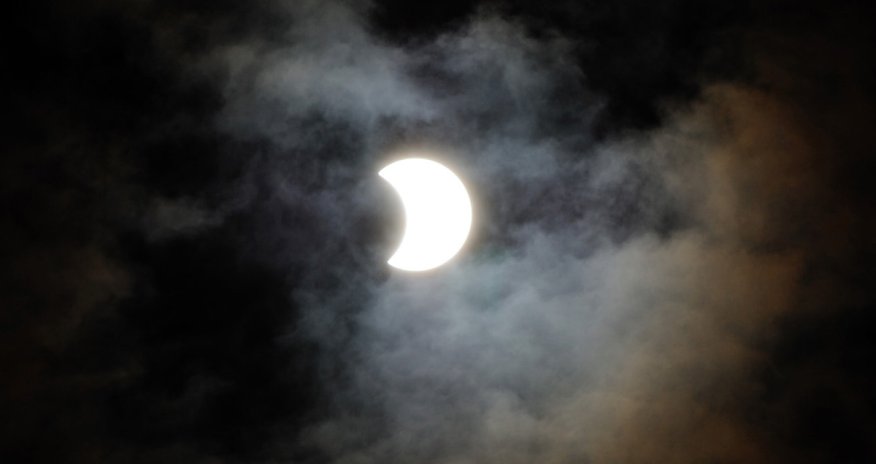 Произошло первое полное солнечное затмение 2015 года