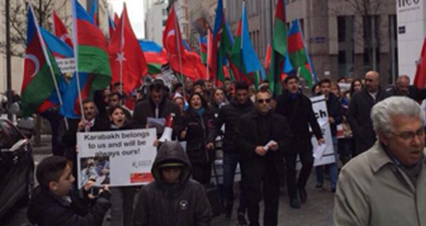 Azərbaycanlılar aksiya keçirdi