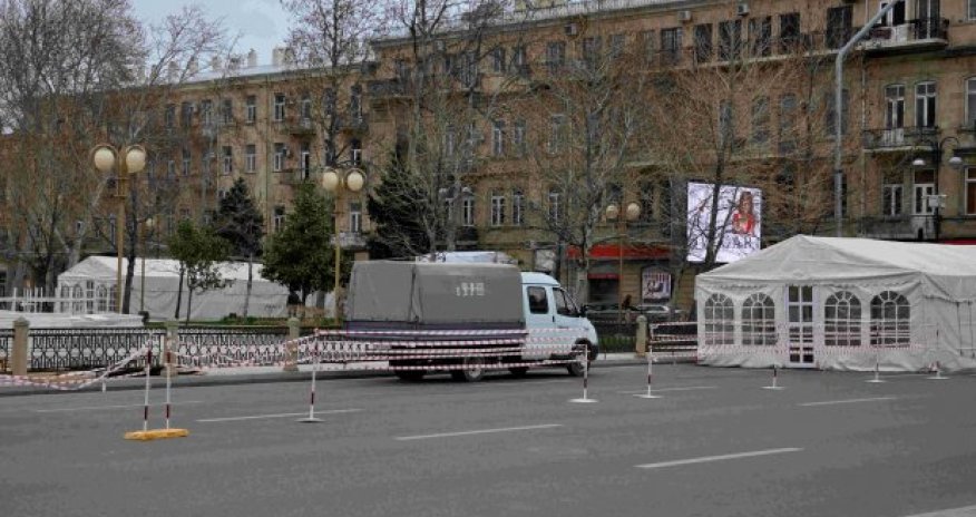 В центре Баку установлены палатки