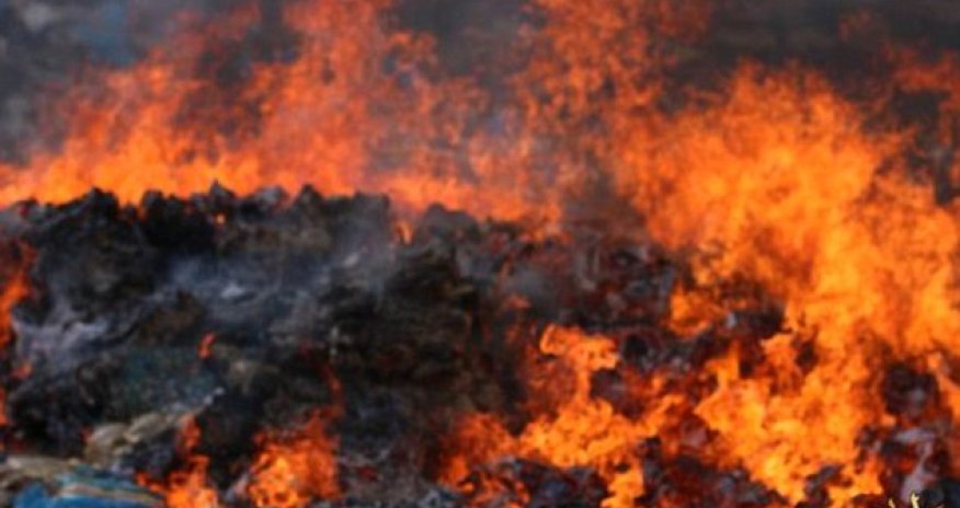 ISIS sets fire to hundreds of crates of Halal chicken