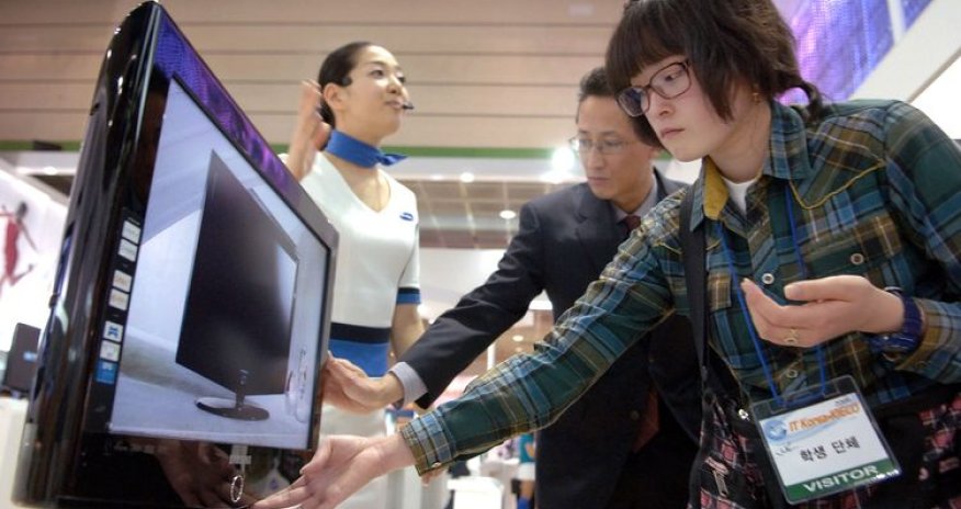 Samsung profit beats estimates with demand rising for its chips and displays