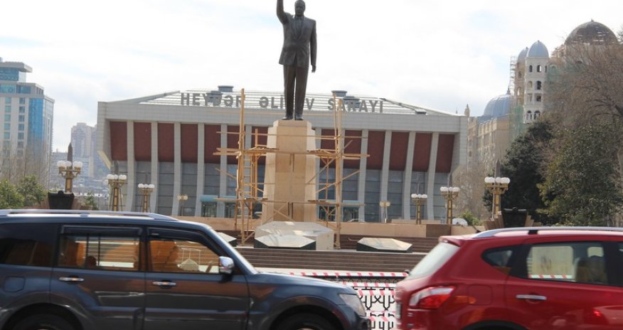 Bakı Gül Bayramına hazırlaşır - FOTOLAR