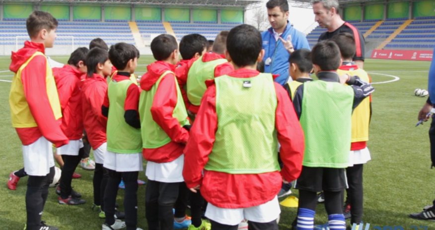 ManUTD готовит в Азербайджане  будущих Руни