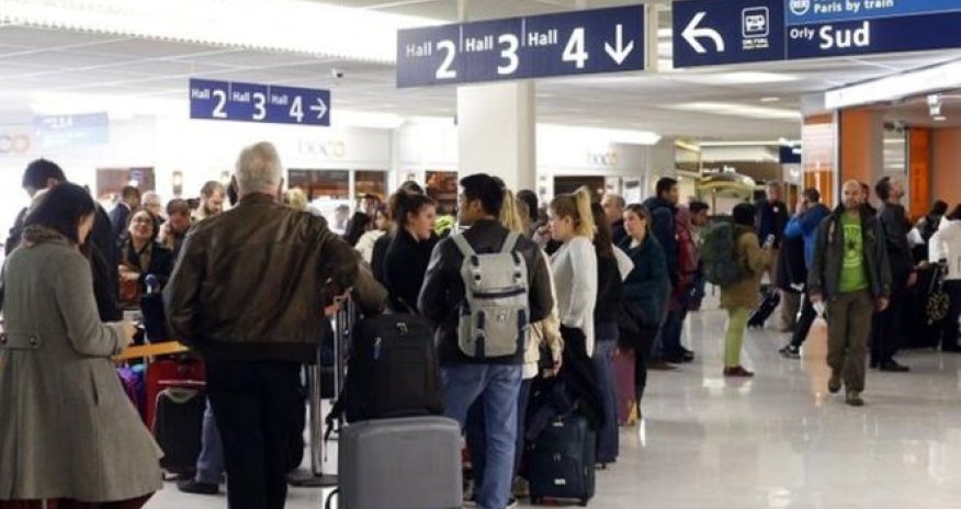 French air traffic strike prompts hundreds of cancellations
