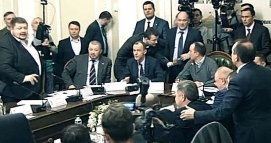 Очередной конфликт между депутатами