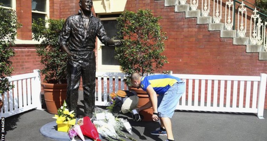 Richie Benaud: World pays tribute to cricket legend & commentator