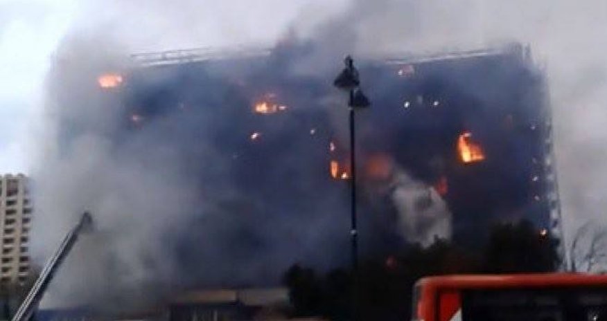 NO COMMENT: Девятиэтажка после пожара