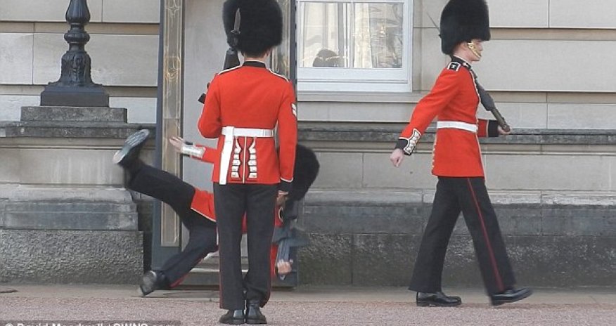 Embarrassing moment Buckingham Palace sentry slips and falls