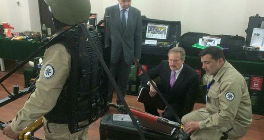 Посол США познакомился с азербайджанскими саперами