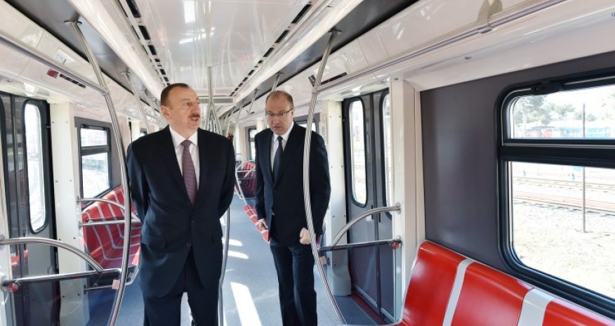 İlham Əliyev yeni metro qatarları ilə tanış oldu - Video+Fotolar