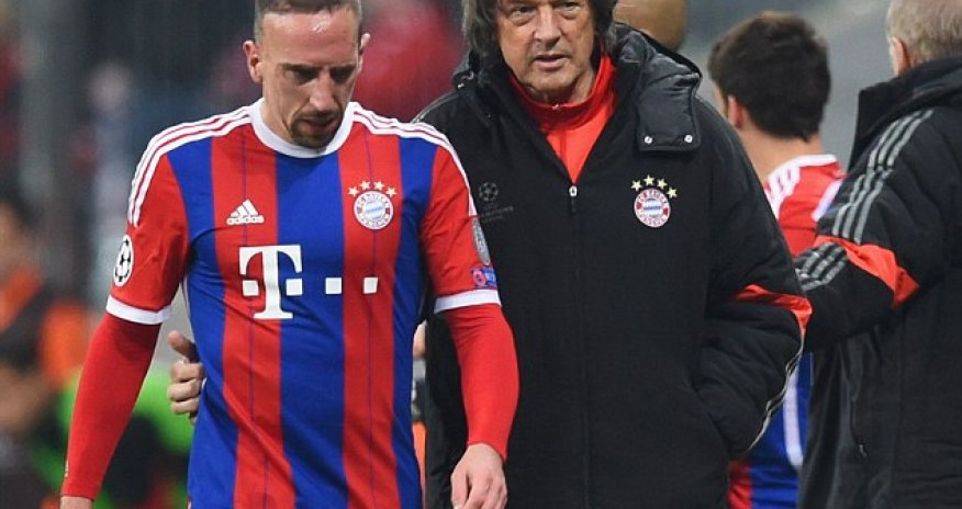 Bayern Munich doctor Hans-Wilhelm Muller-Wohlfahrt and members of his department quit
