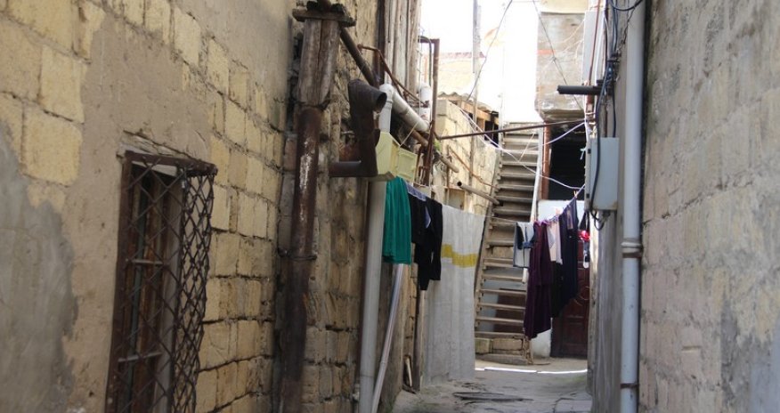 Улица Папанина утопает в канализационных отходах