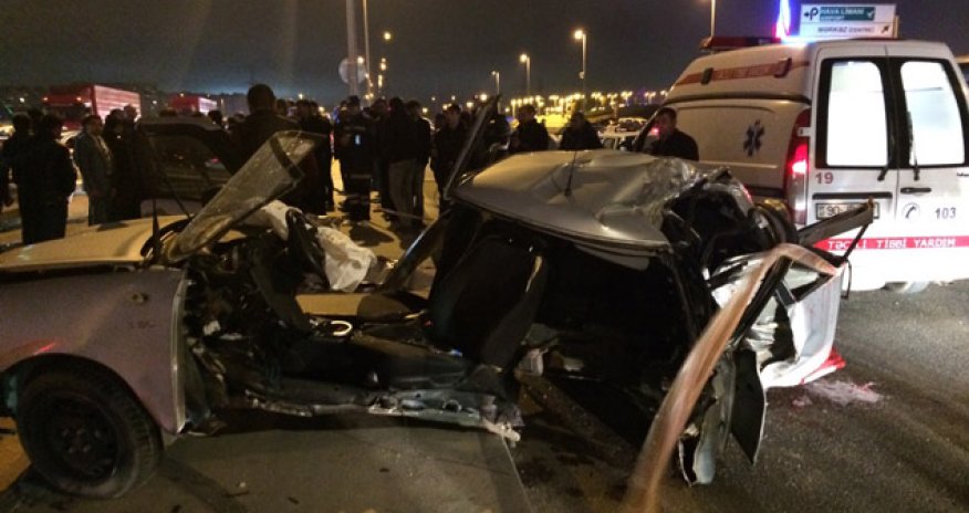 3 dead after car slams into light pole in Baku