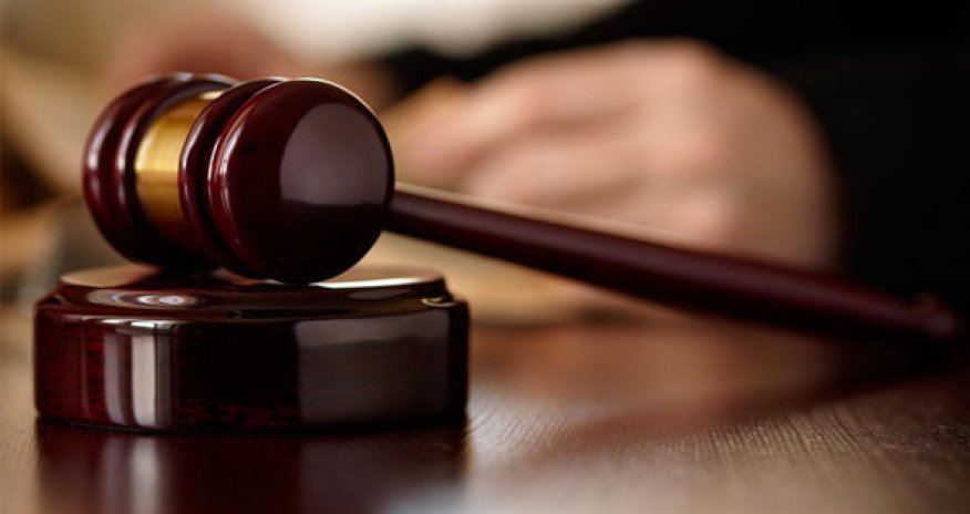 Məhkəmədə dava: İcra məmuru ər-arvadı döydü